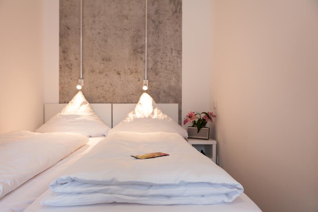 Near Brandenburg Gate - & Hostel *