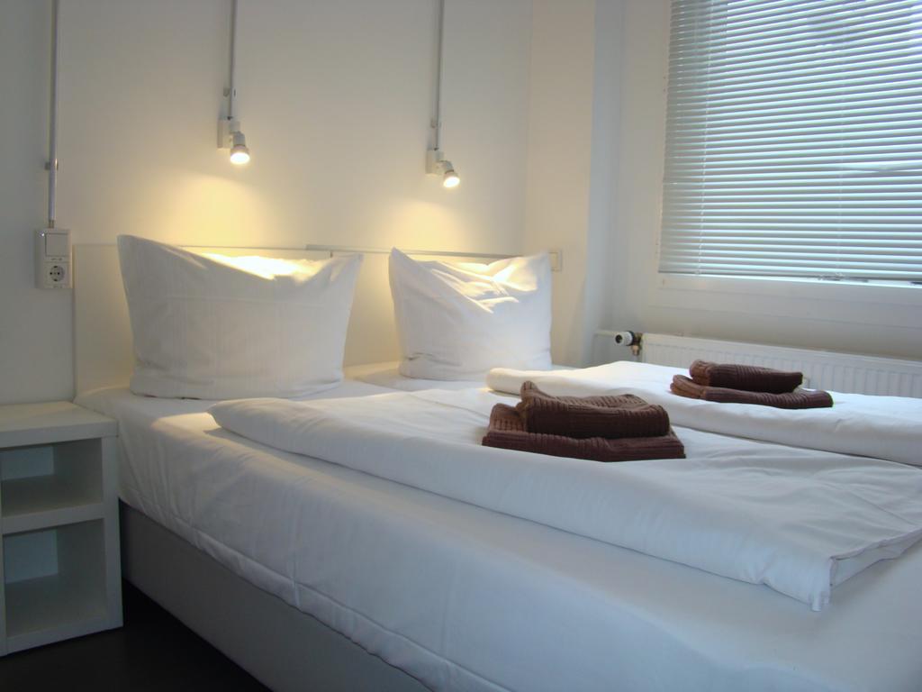 Hostel Near Brandenburg Gate - & *