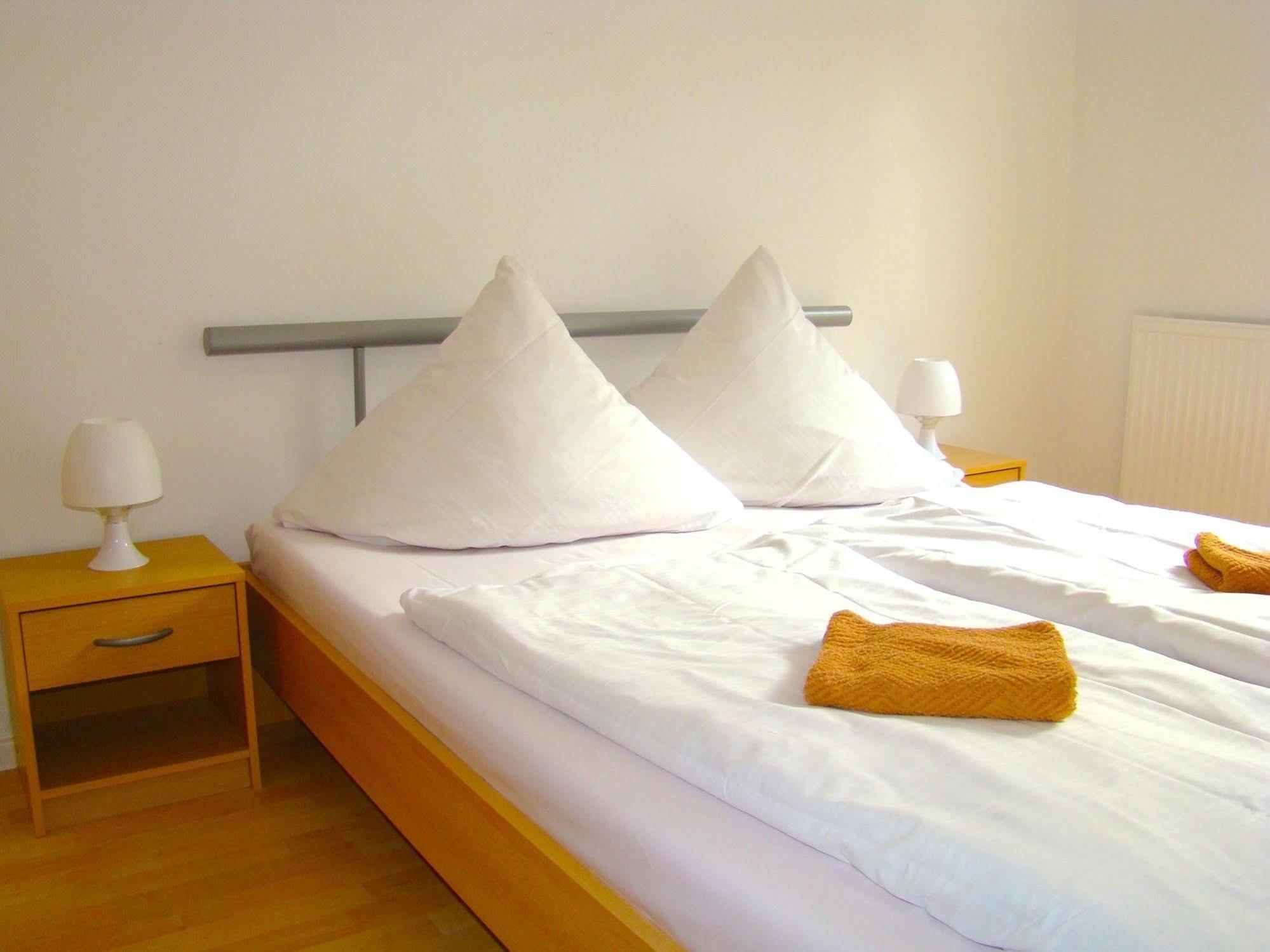 Hostel Near Brandenburg Gate - &