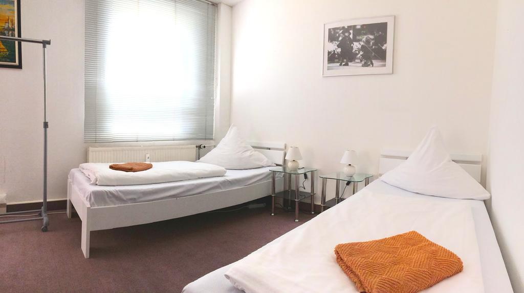 Near Brandenburg Gate - Rooms&apartments Hostel *